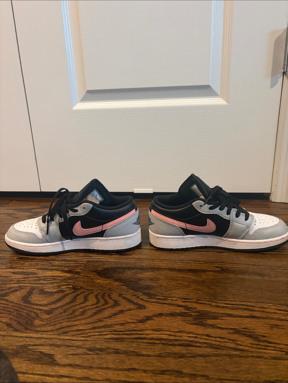 Air Jordan 1 Low Black/Bleached Coral-Grey Fog youth Size 5 - Picture 5 of 6